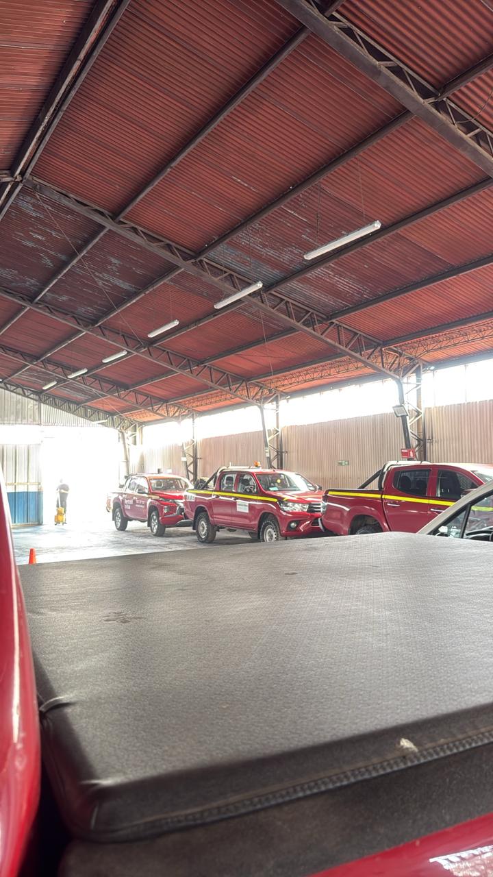 Interior del taller de Automotriz OPM
